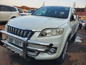 Toyota Vanguard 2011 White