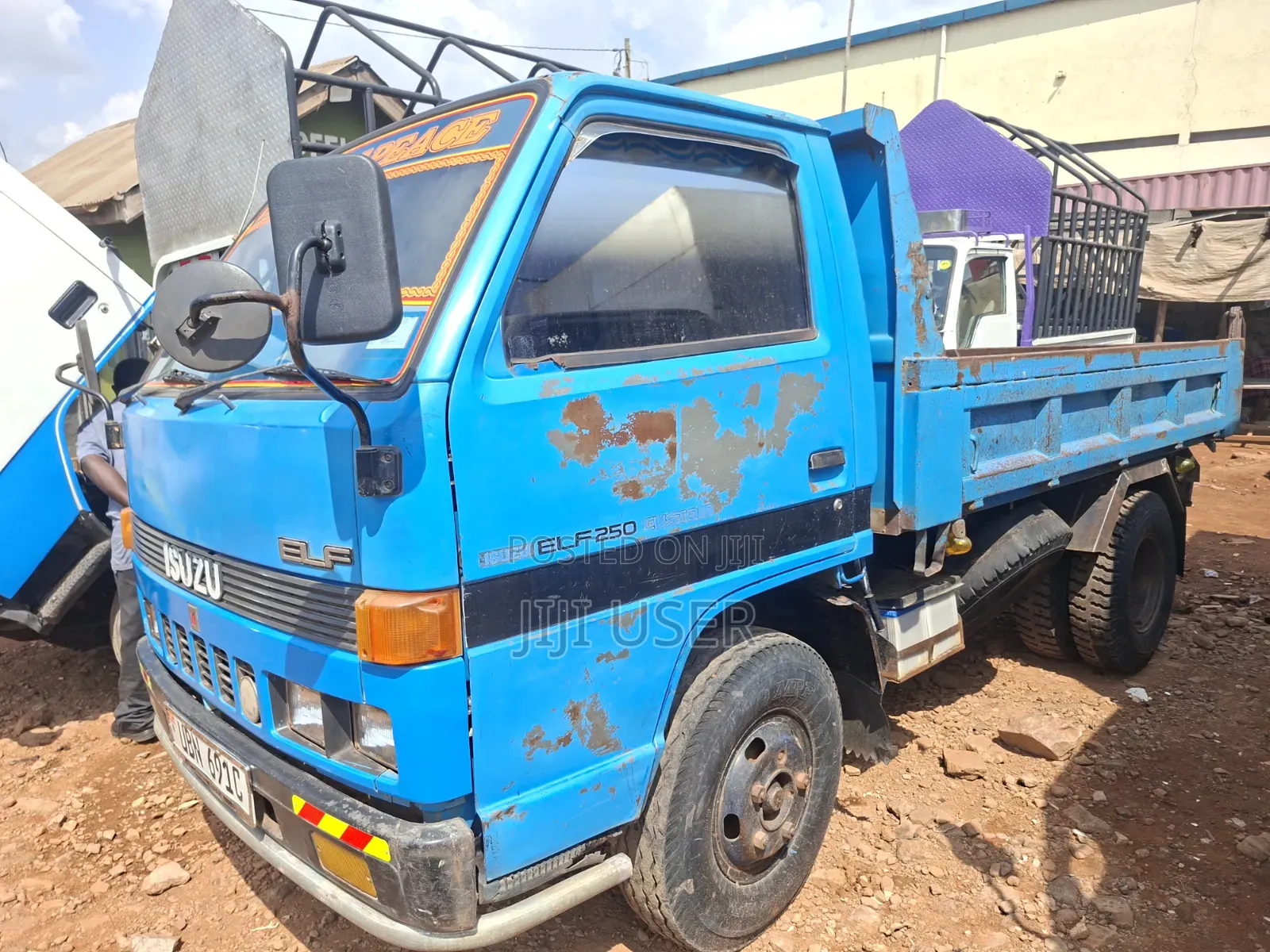 Isuzu Elf Dumper