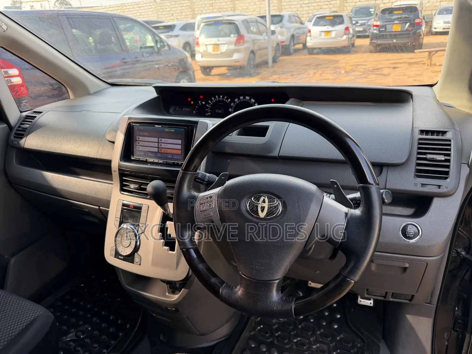 Toyota Noah 2.0 143hp FWD (7 Seater) 2010 Black