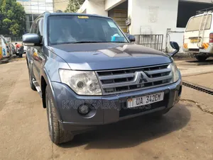 Mitsubishi Pajero 2015 Silver