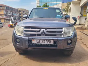Mitsubishi Pajero 2015 Silver