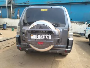 Mitsubishi Pajero 2015 Silver
