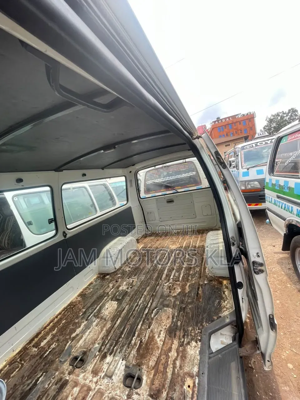 Toyota HiAce 2003 White