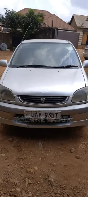 Toyota Raum 2000 Silver