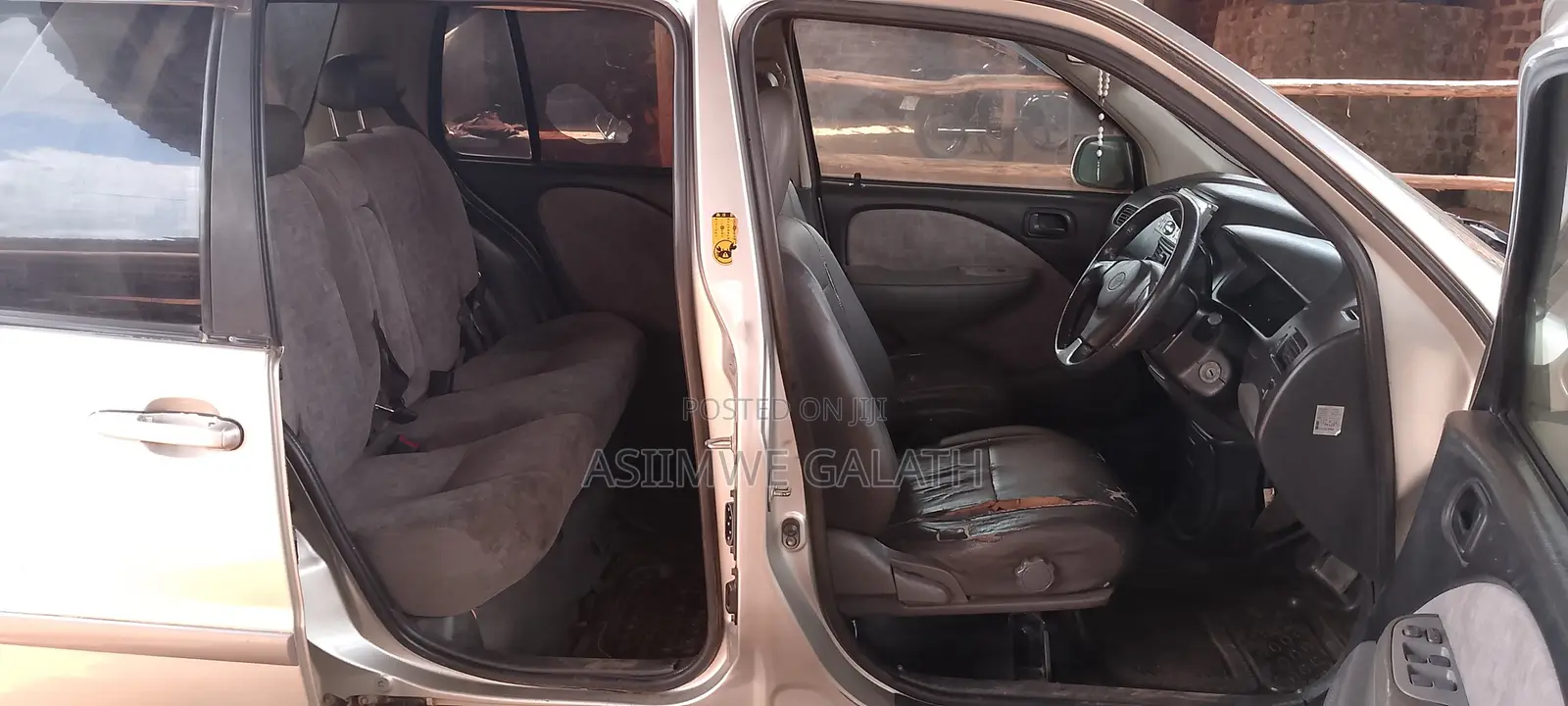 Toyota Raum 2000 Silver