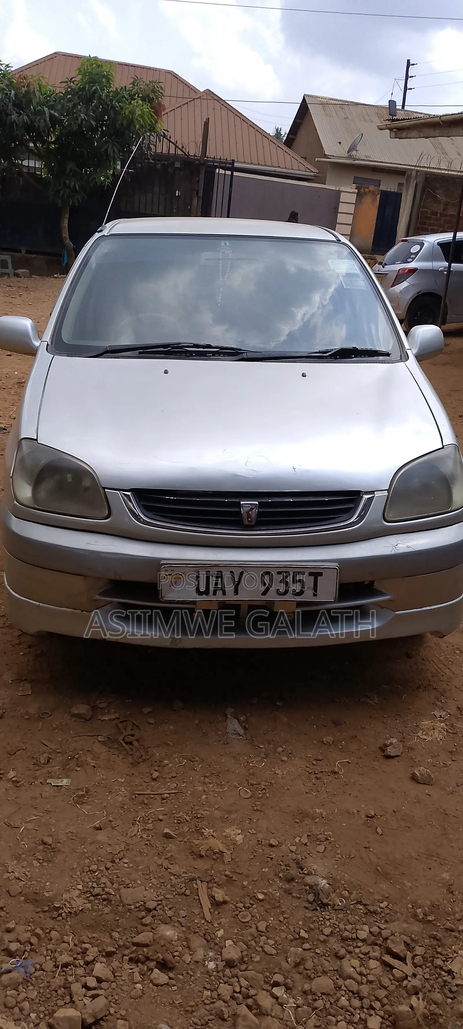 Toyota Raum 2000 Silver