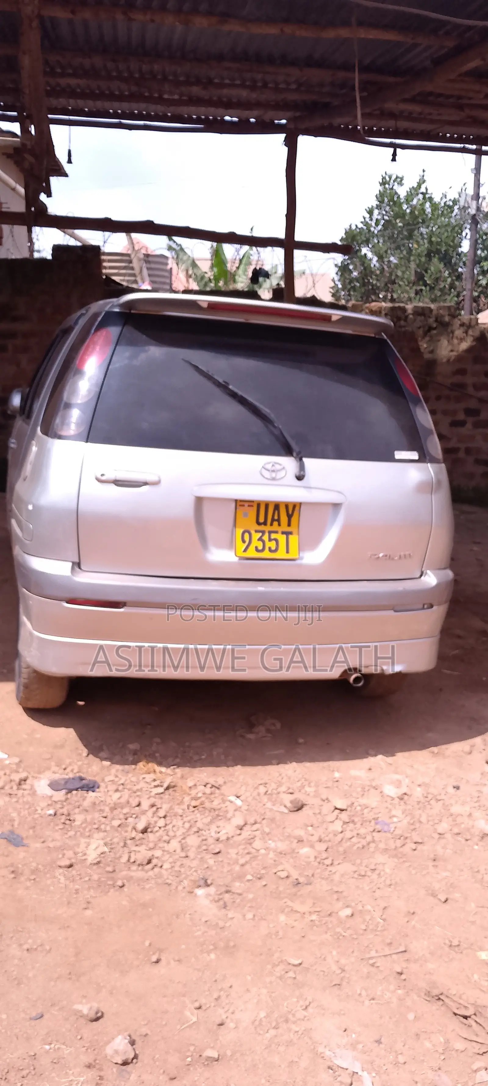 Toyota Raum 2000 Silver