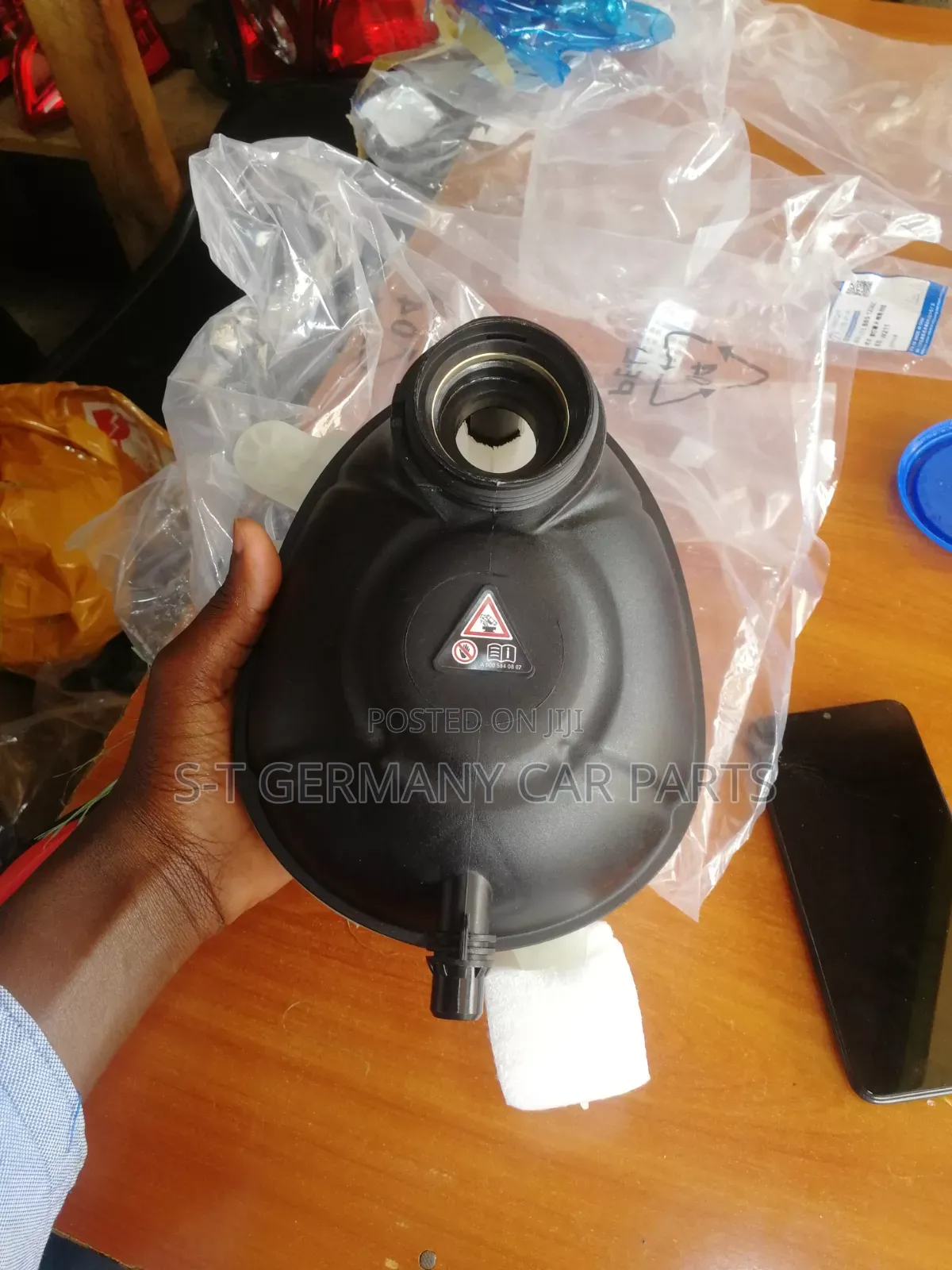 Coolant Can /Radiator Water Can for Mercedes Benz Ml W166