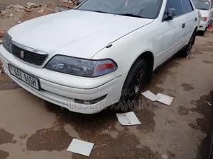 Toyota Mark II 2000 White