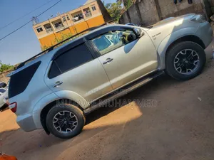 Toyota Fortuner 2012 Silver