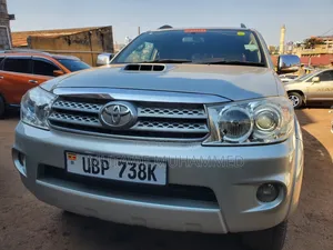 Toyota Fortuner 2012 Silver