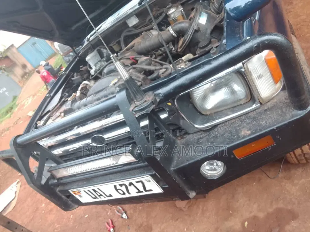 Toyota Hilux 1998 Blue