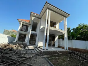 6bdrm House in Kyanja, Central Division for sale