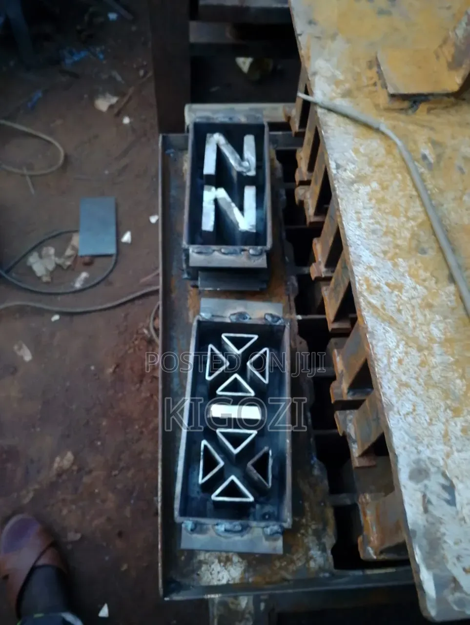 Mpompe Molds