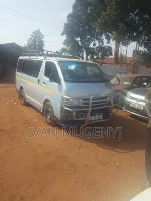 Toyota Grand HiAce 2010 Silver