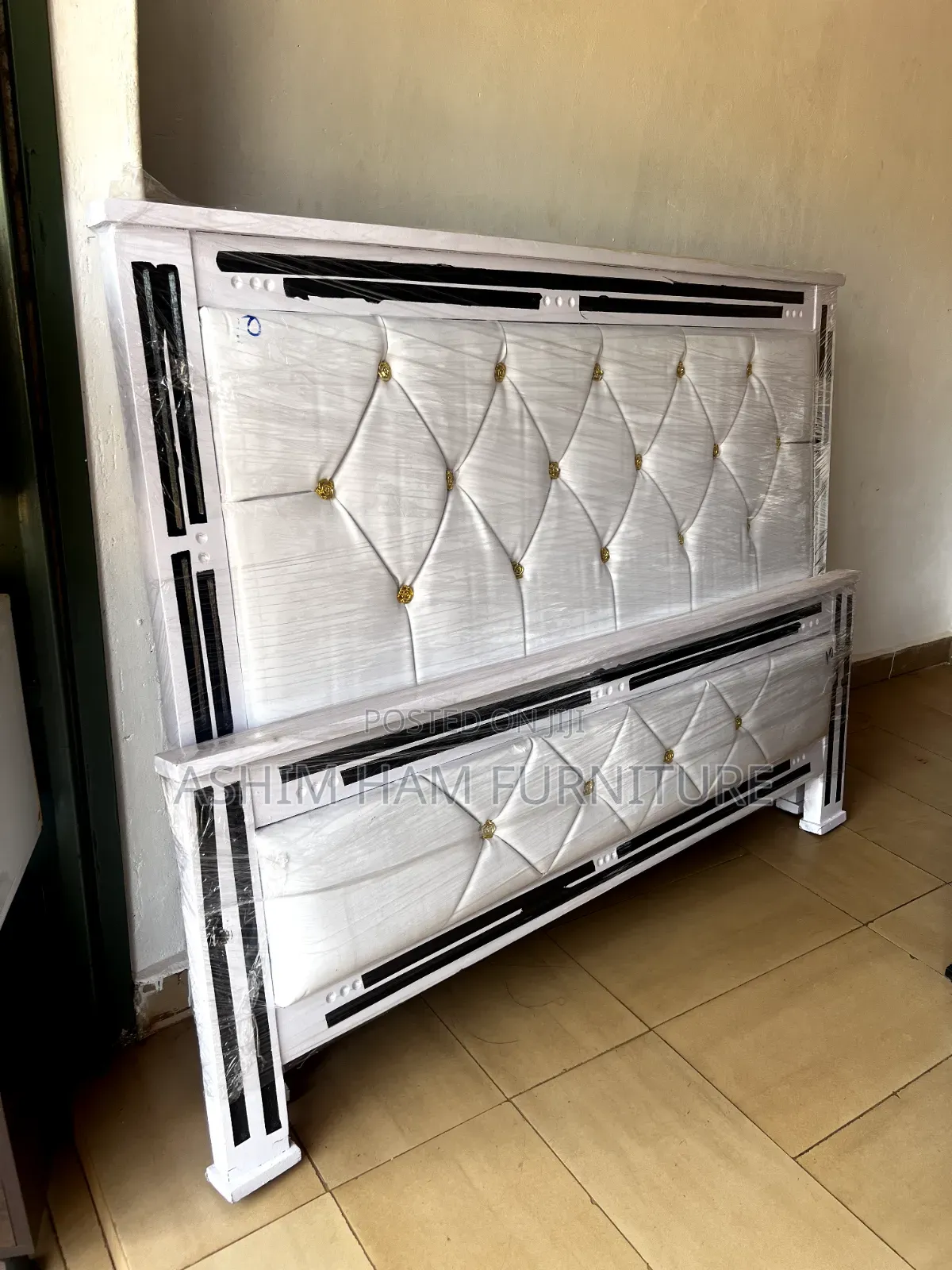 Bed 5by6 Super Hot White Colour