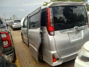Toyota Noah 2013 Silver
