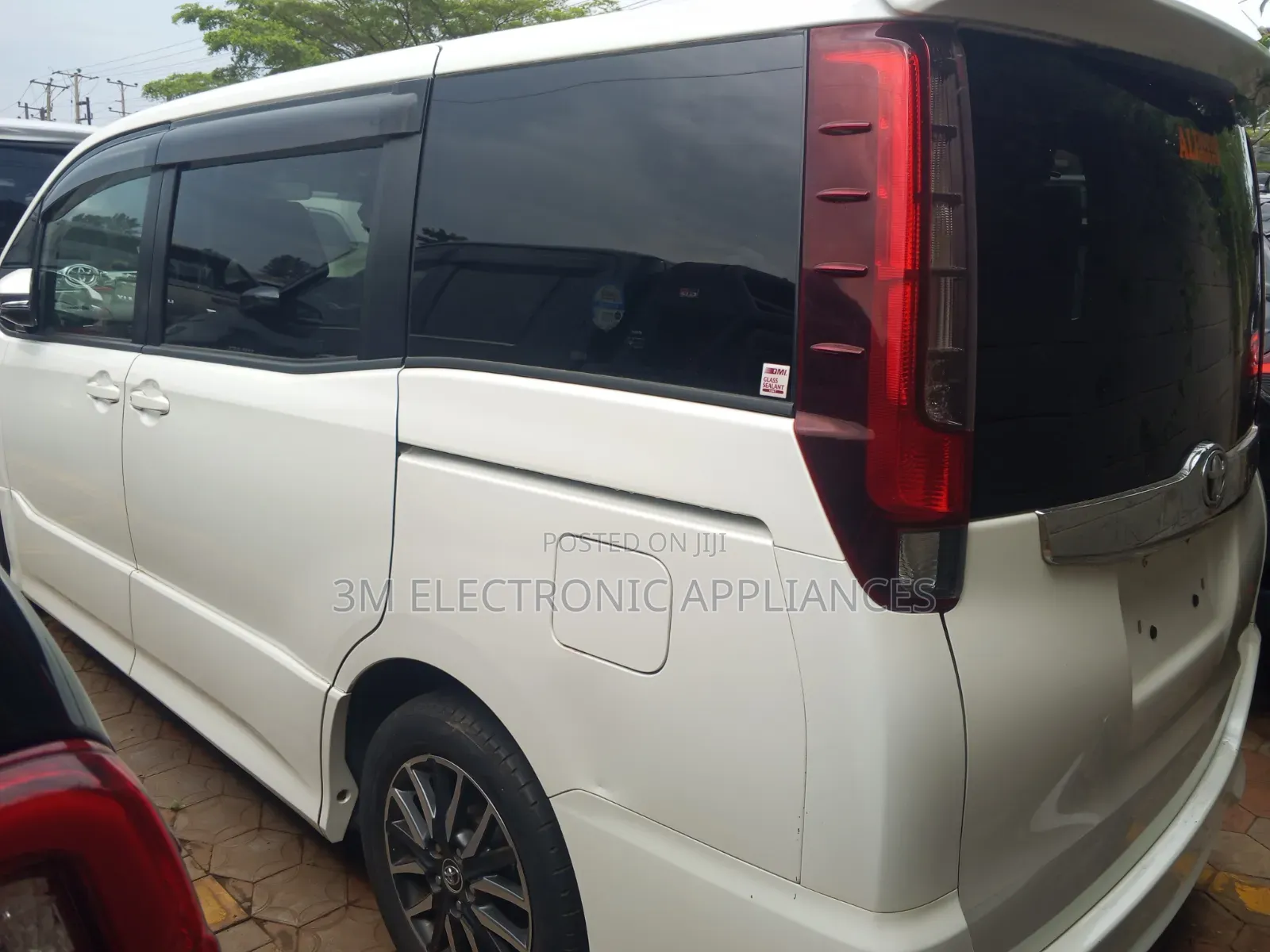 Toyota Noah 2013 Silver