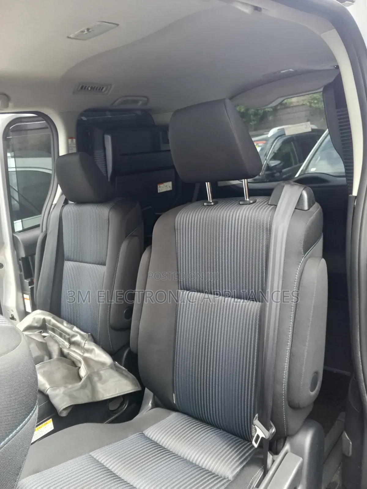 Toyota Noah 2013 Silver
