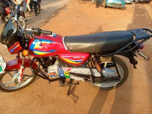 Bajaj CT 125X 2025 Red