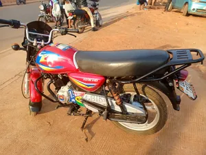 Bajaj CT 125X 2025 Red