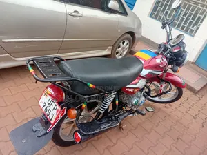 TVS HLX 125 2024 Red
