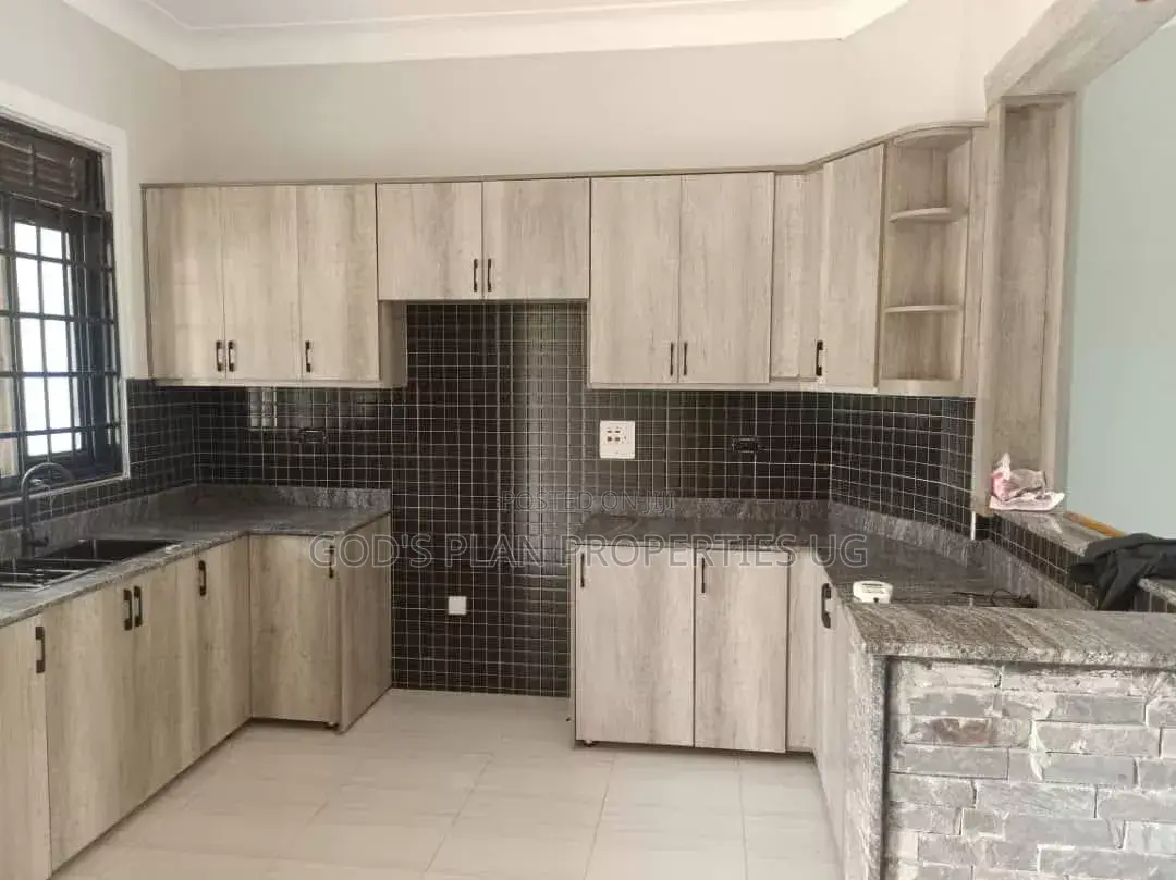 3bdrm Apartment in Kabalagala Estate, Central Division for rent