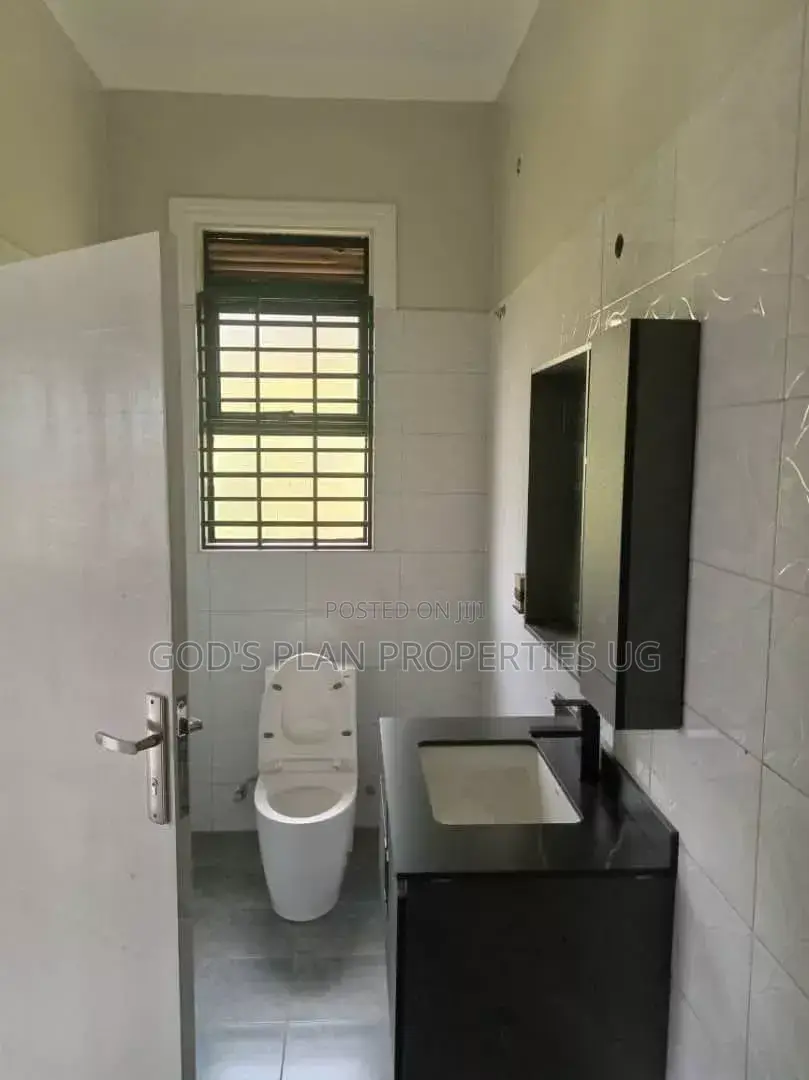 3bdrm Apartment in Kabalagala Estate, Central Division for rent