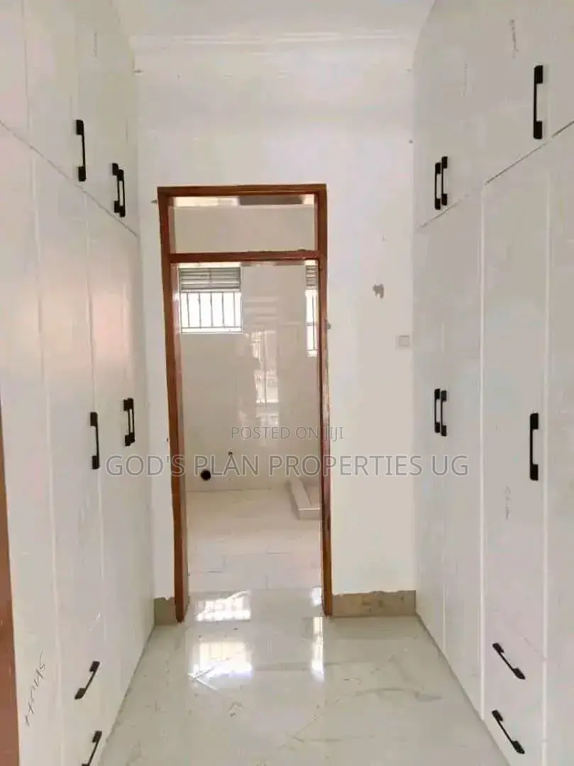 3bdrm Apartment in Kabalagala Estate, Central Division for rent