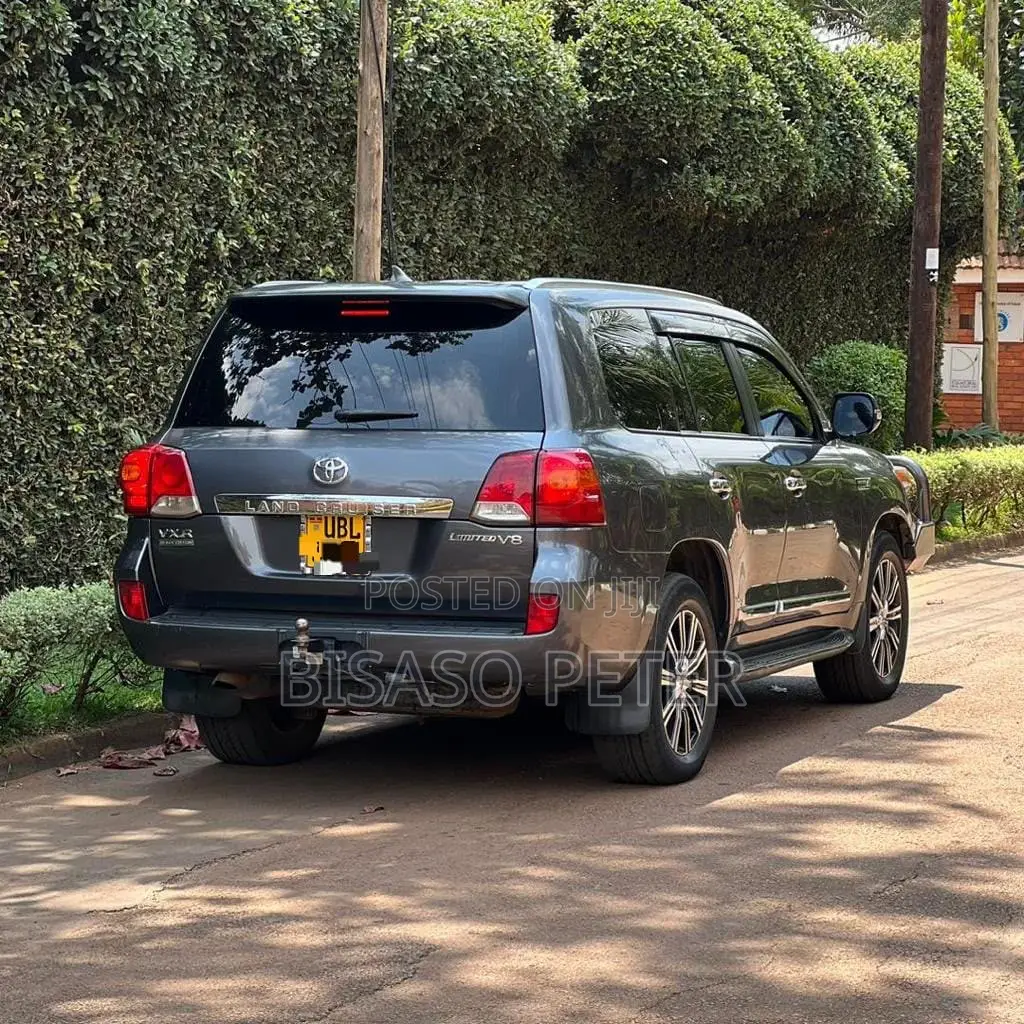Toyota Land Cruiser 4.5 V8 GX-R 2014 Gray