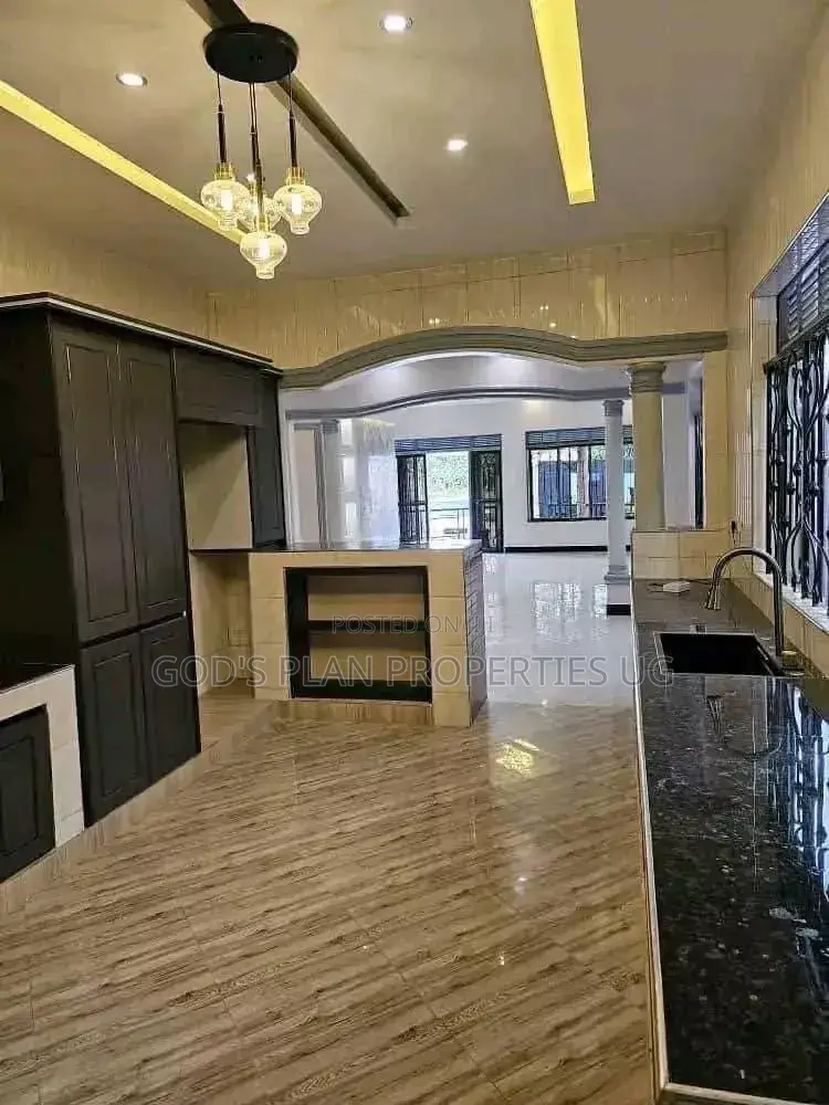 3bdrm Block of Flats in Kansanga Estate, Central Division for rent