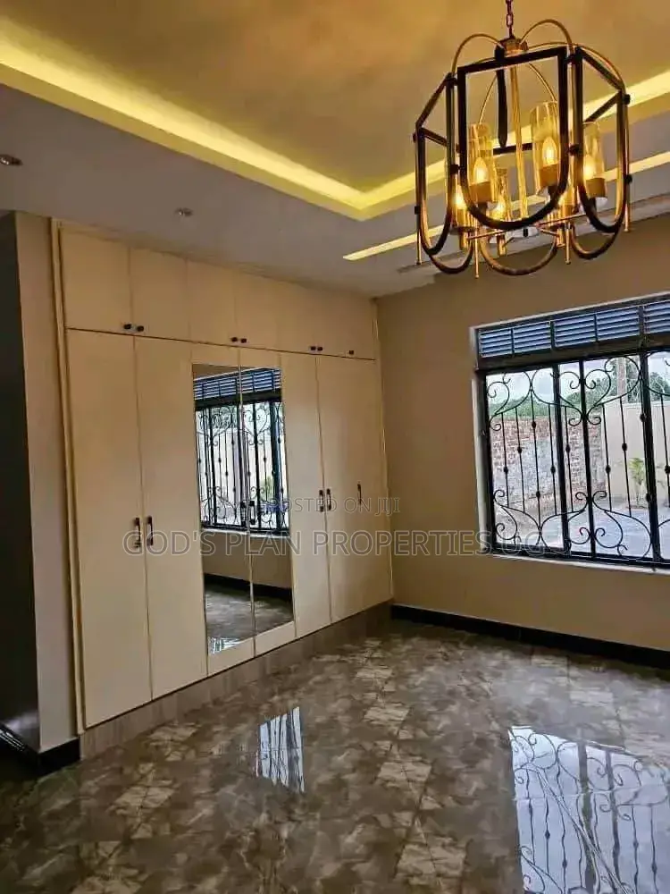 3bdrm Block of Flats in Kansanga Estate, Central Division for rent