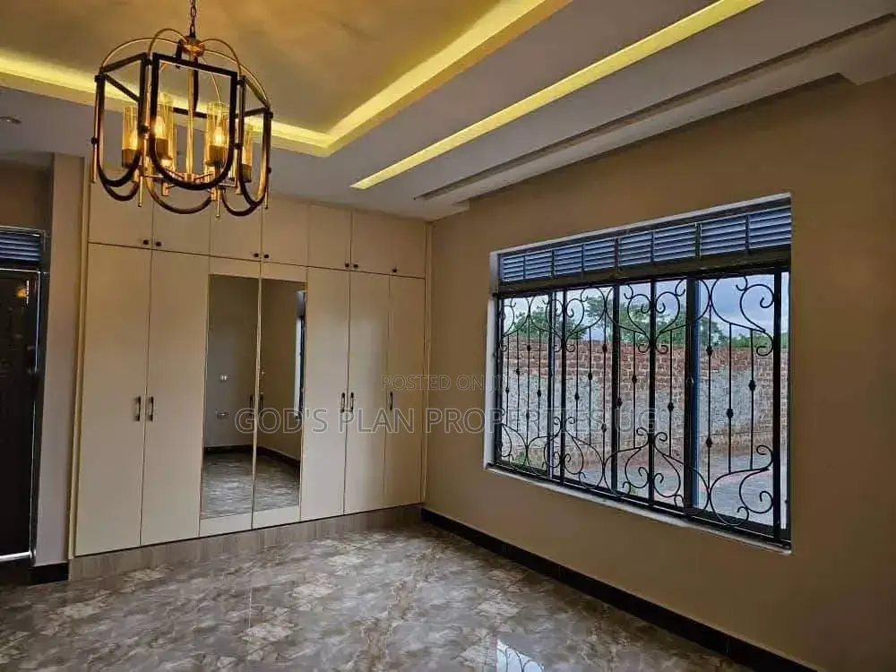 3bdrm Block of Flats in Kansanga Estate, Central Division for rent