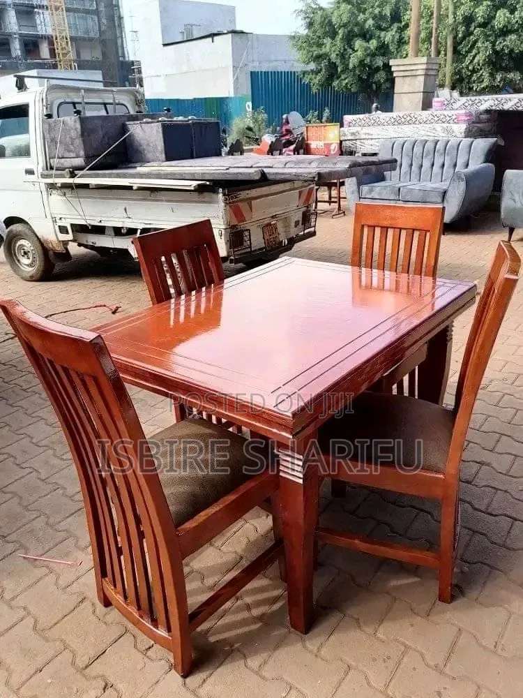 4 Seater Dining Table Mahogany Color