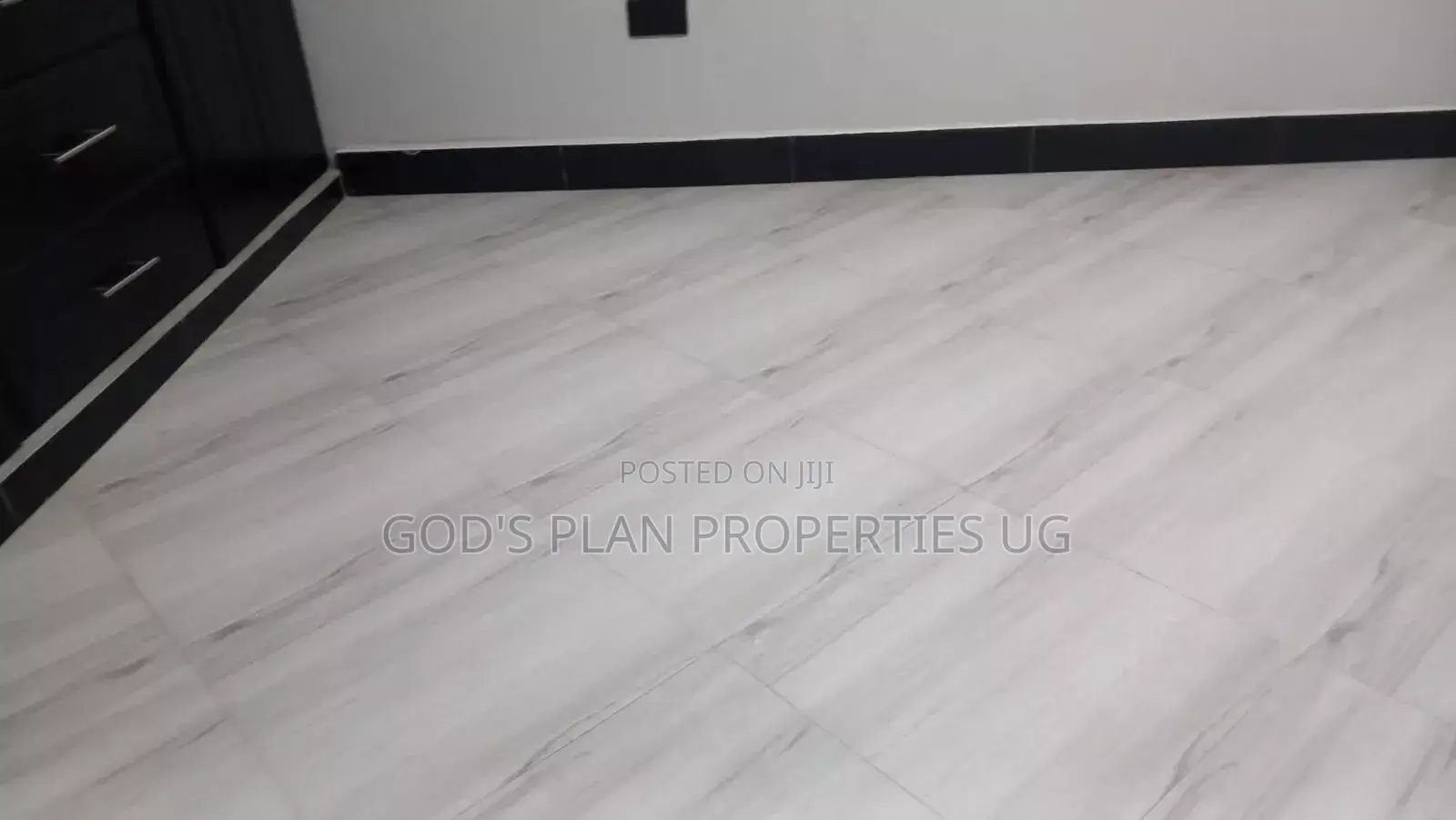 3bdrm Apartment in Mengo Estate, Central Division for rent