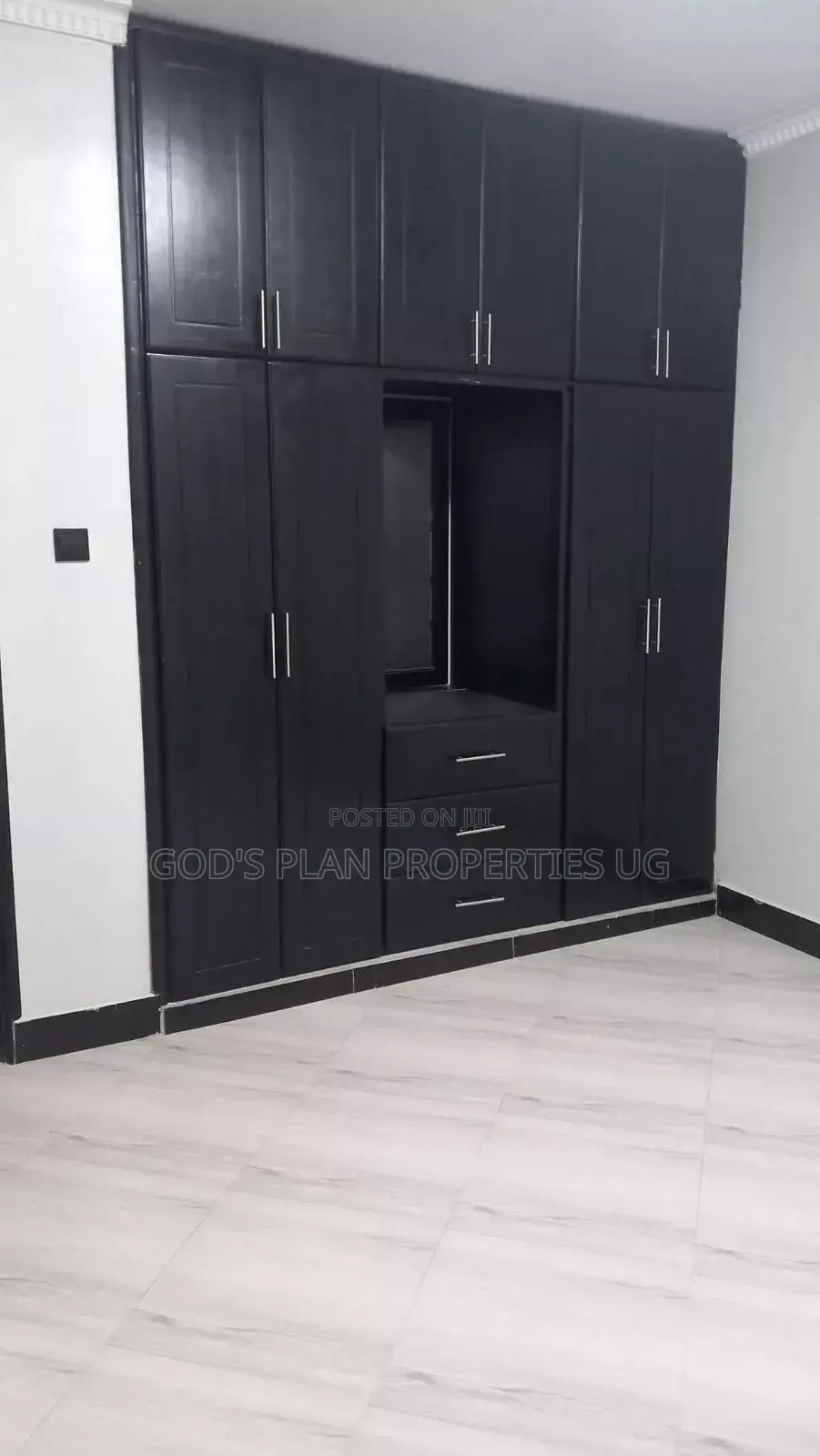 3bdrm Apartment in Mengo Estate, Central Division for rent
