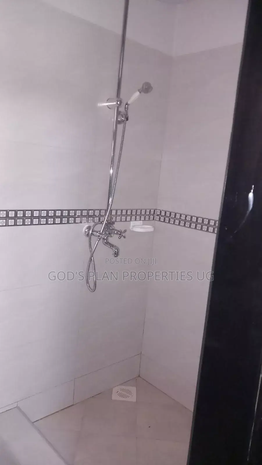 3bdrm Apartment in Mengo Estate, Central Division for rent