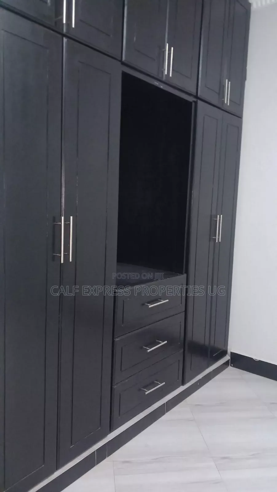 3bdrm Apartment in Mengo Estate, Central Division for rent