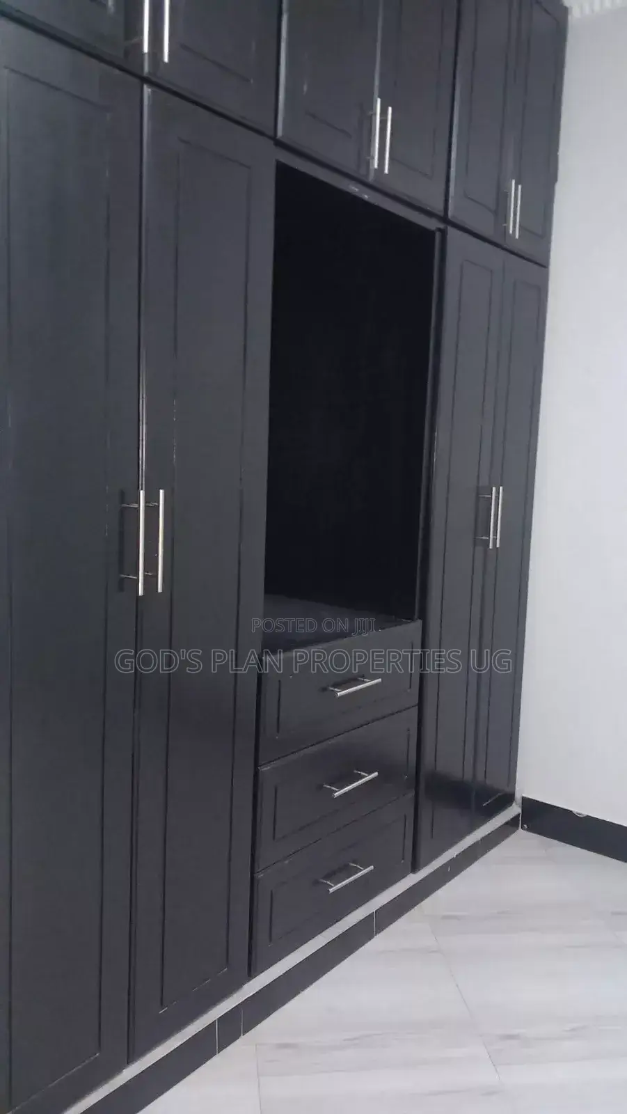 3bdrm Apartment in Mengo Estate, Central Division for rent