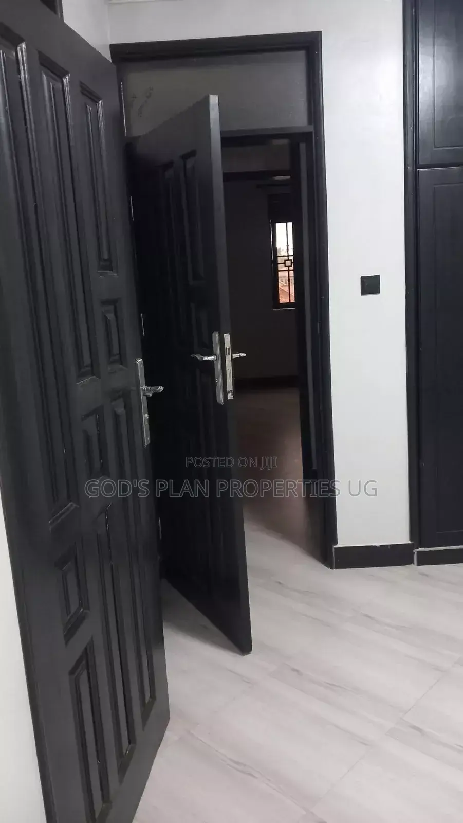 3bdrm Apartment in Mengo Estate, Central Division for rent