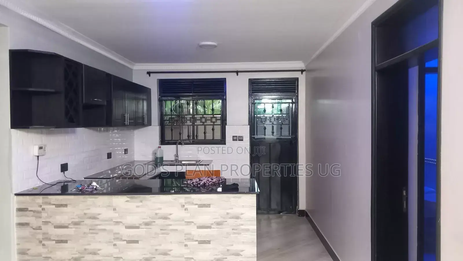 3bdrm Apartment in Mengo Estate, Central Division for rent