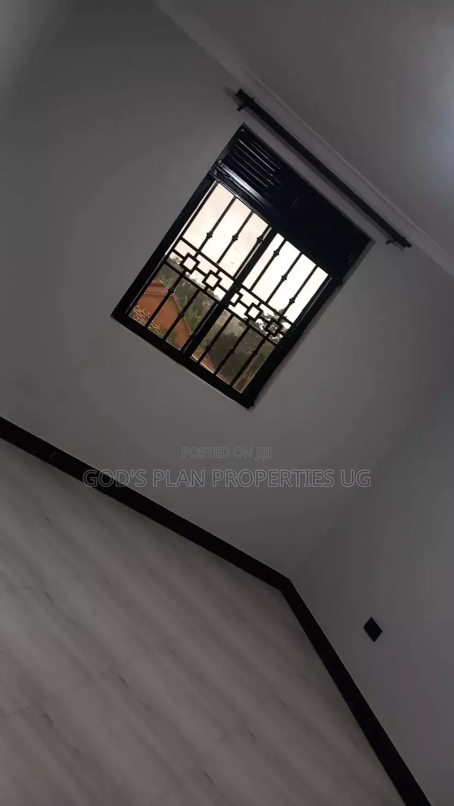 3bdrm Apartment in Mengo Estate, Central Division for rent