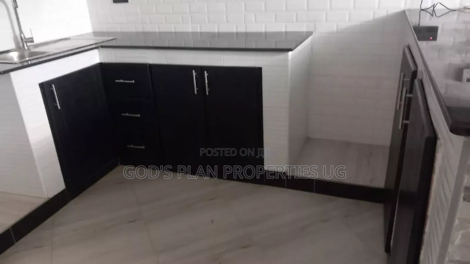 3bdrm Apartment in Mengo Estate, Central Division for rent