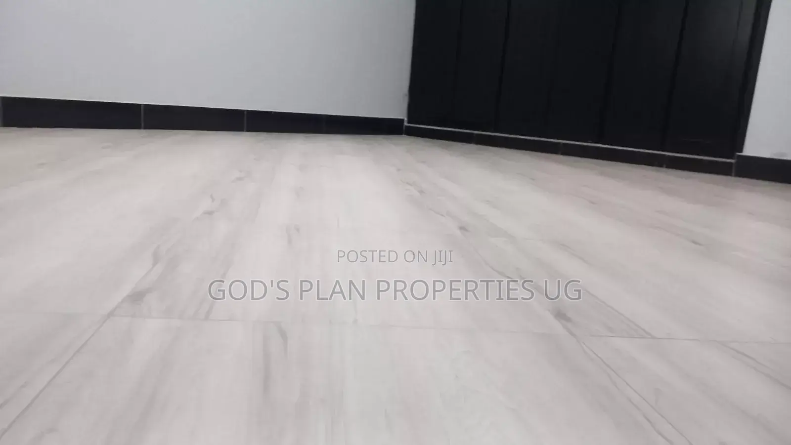 3bdrm Apartment in Mengo Estate, Central Division for rent