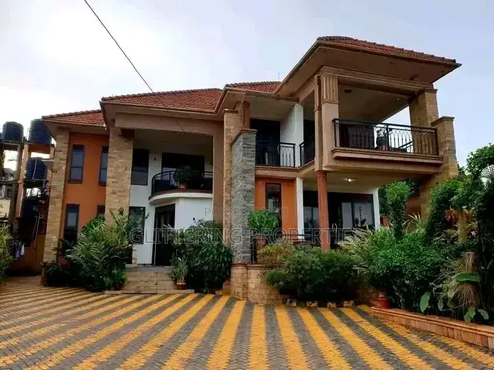 4bdrm Duplex in Bugoloobi, Central Division for rent