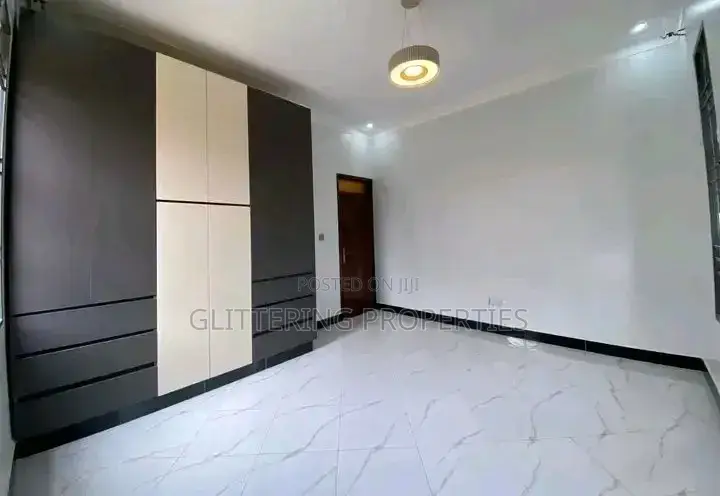 4bdrm Duplex in Bugoloobi, Central Division for rent