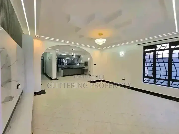 4bdrm Duplex in Bugoloobi, Central Division for rent
