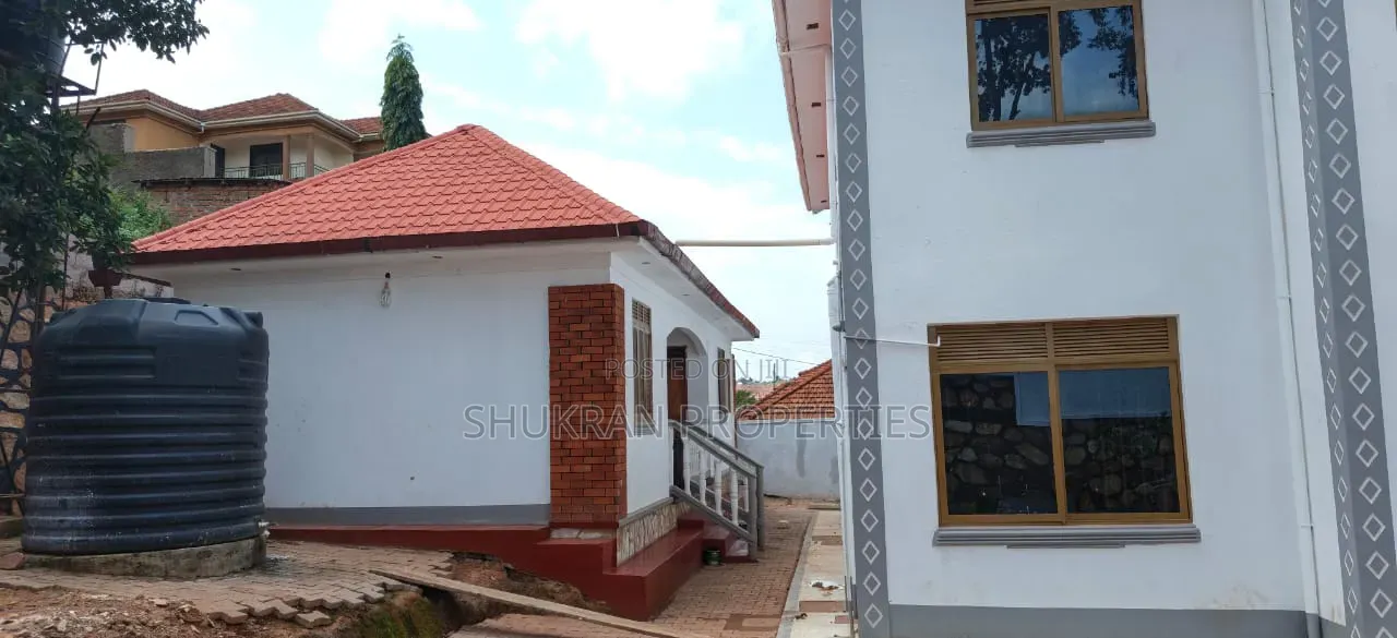 5bdrm House in Katale, Central Division for sale