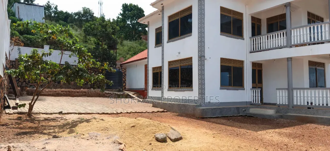 5bdrm House in Katale, Central Division for sale