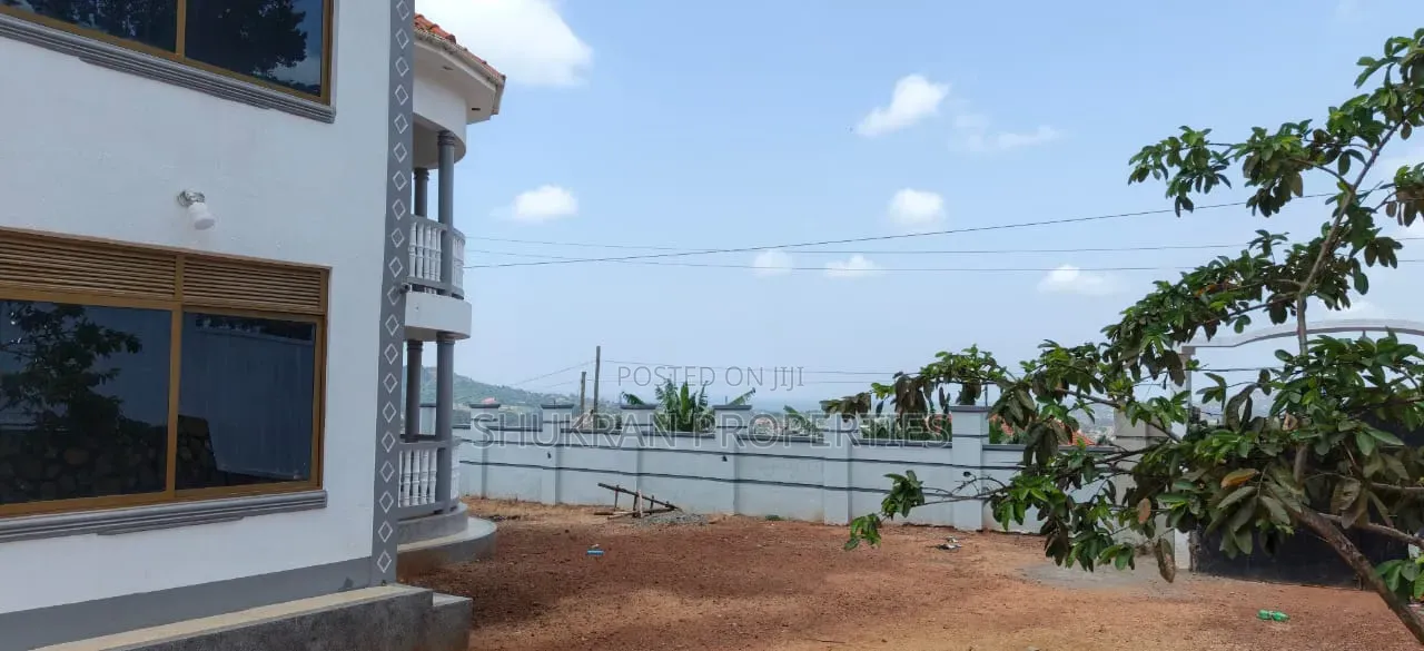 5bdrm House in Katale, Central Division for sale